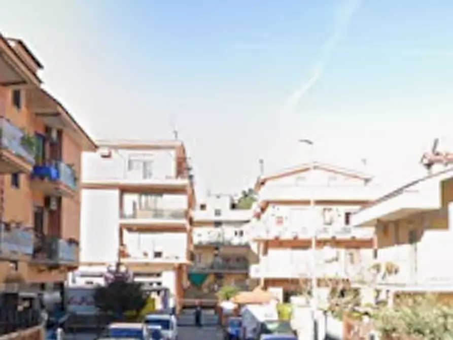 Immagine 9 di Appartamento in vendita  in Via dei Centauri a Roma