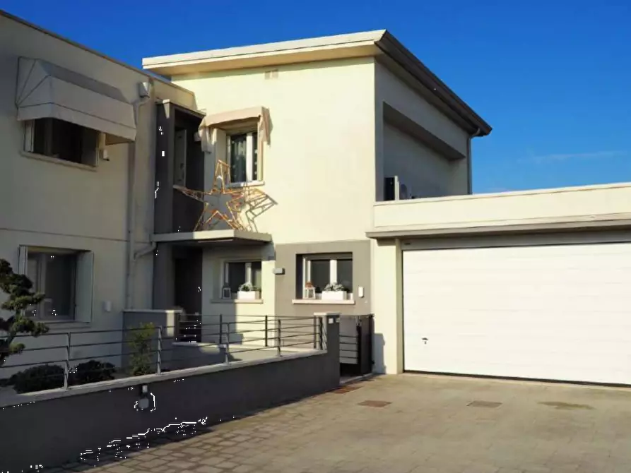 Immagine 1 di Villetta a schiera in vendita  in via Montereale a Pordenone