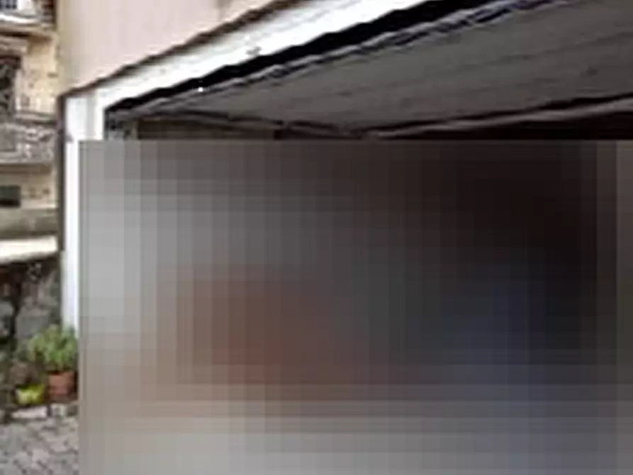 Immagine 1 di Garage in vendita  in Via Nazionale a Colico