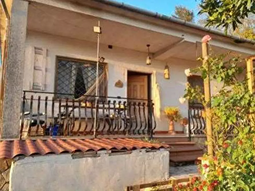 Immagine 1 di Porzione di casa in vendita  in Via S. Rocco Esterno a Sant'ambrogio Sul Garigliano
