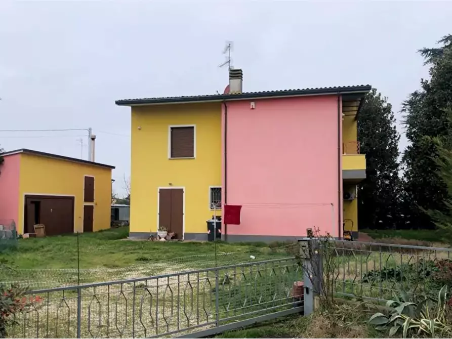 Immagine 1 di Casa indipendente in vendita  in Via Fiumazzo a Lugo
