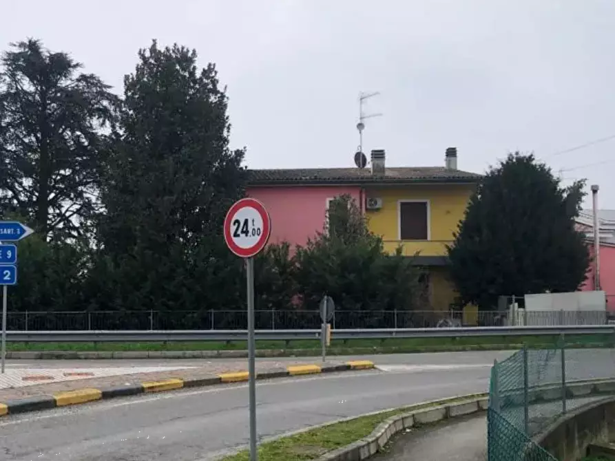Immagine 2 di Casa indipendente in vendita  in Via Fiumazzo a Lugo