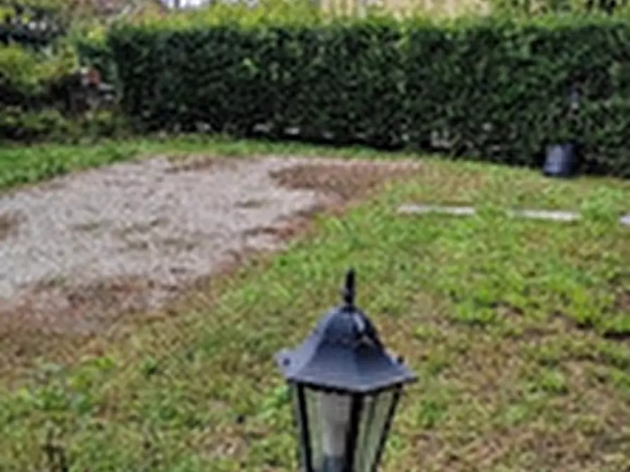 Immagine 8 di Casa indipendente in vendita  in Via Rossi a Gavirate