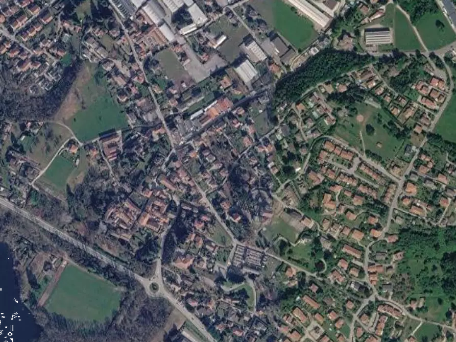 Immagine 11 di Casa indipendente in vendita  in Via Rossi a Gavirate