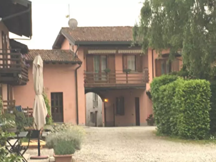Immagine 2 di Negozio in vendita  in Via Volta a Lipomo