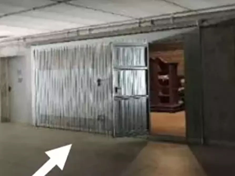 Immagine 2 di Garage in vendita  in Piazza A. De Gasperi a San Giovanni Lupatoto