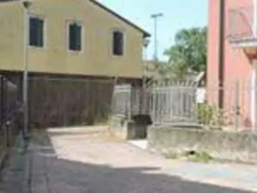 Immagine 1 di Garage in vendita  in Piazza A. De Gasperi a San Giovanni Lupatoto