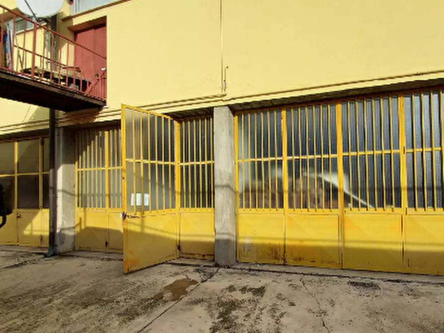 Immagine 2 di Laboratorio in vendita  in Via Giovanni XXIII a Cassano D'adda