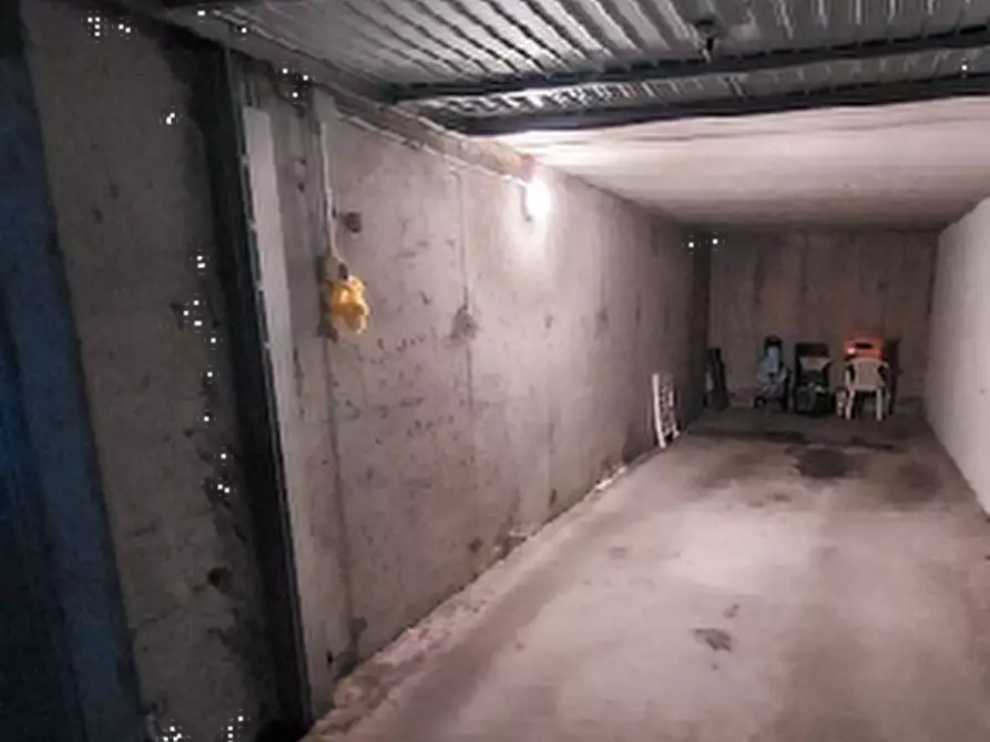Immagine 2 di Garage in vendita  in Via Milano a Cassano D'adda