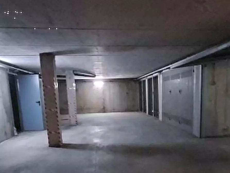 Immagine 1 di Garage in vendita  in Via Milano a Cassano D'adda