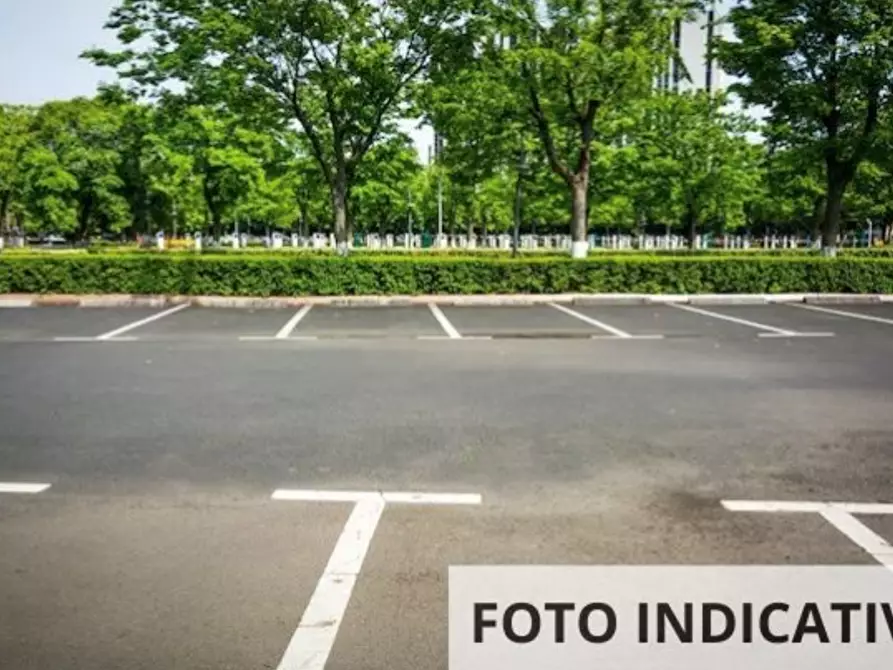Immagine 2 di Posto auto in vendita  in Viale Ca’ Granda a Milano