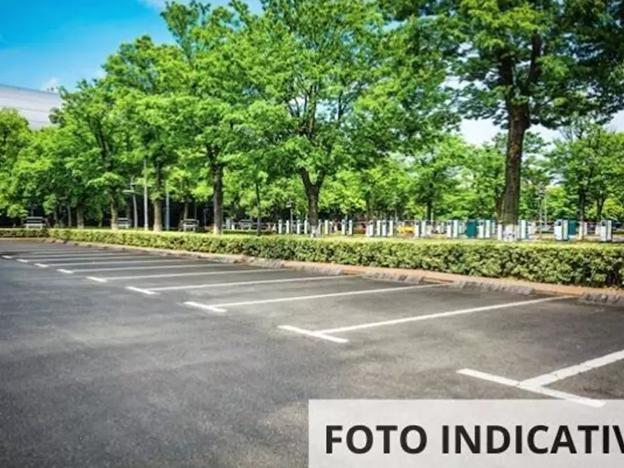 Immagine 3 di Posto auto in vendita  in Viale Ca’ Granda a Milano