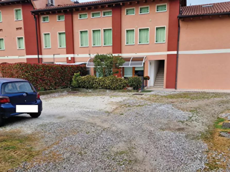 Immagine 6 di Stabile in vendita  in Via San Carlo a Volpago Del Montello