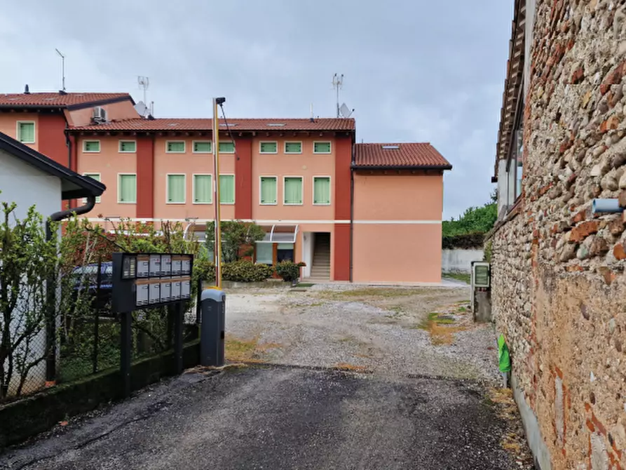 Immagine 7 di Stabile in vendita  in Via San Carlo a Volpago Del Montello