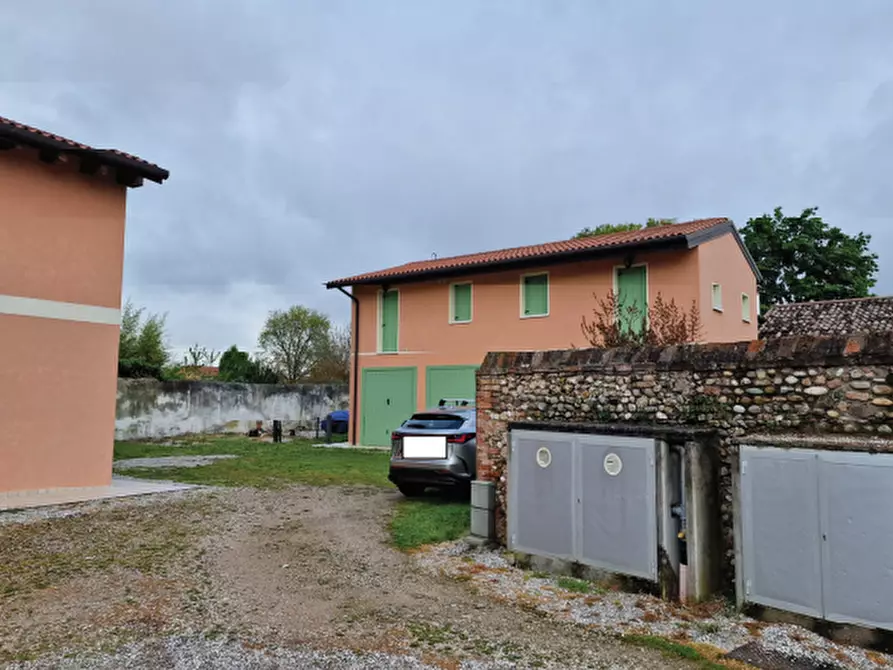 Immagine 1 di Stabile in vendita  in Via San Carlo a Volpago Del Montello