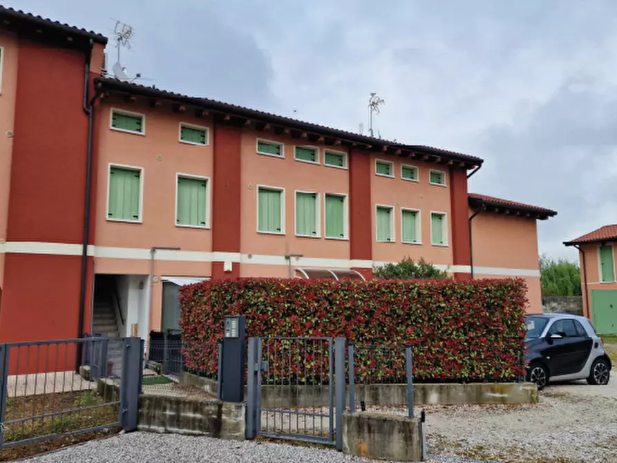 Immagine 9 di Stabile in vendita  in Via San Carlo a Volpago Del Montello