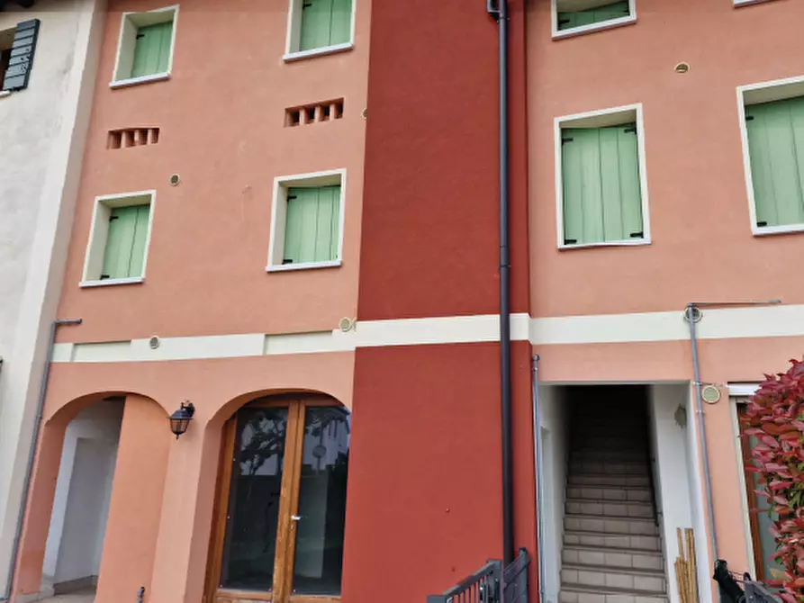Immagine 10 di Stabile in vendita  in Via San Carlo a Volpago Del Montello