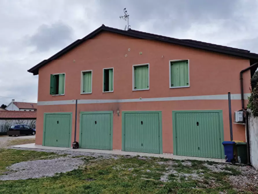 Immagine 12 di Stabile in vendita  in Via San Carlo a Volpago Del Montello