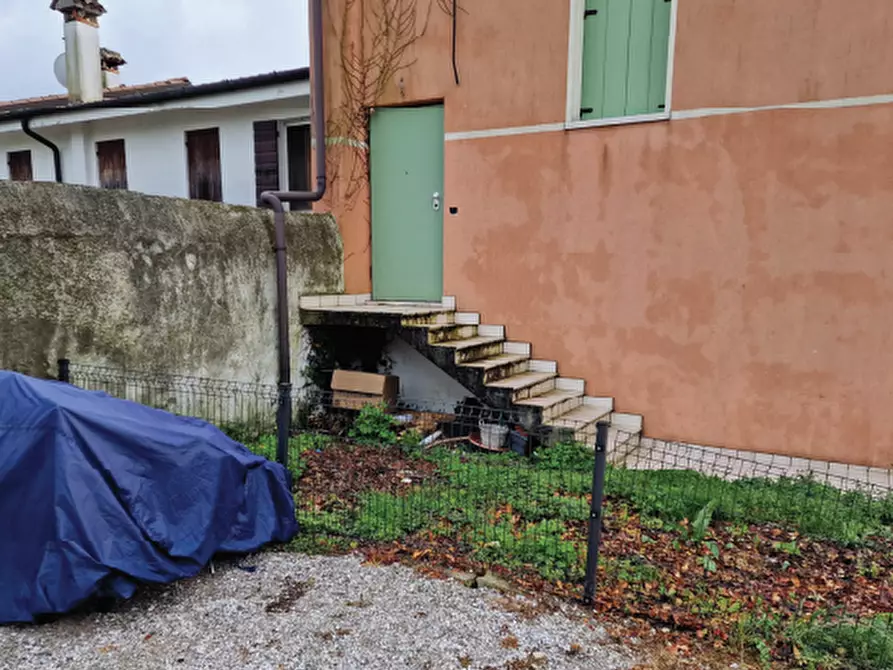 Immagine 13 di Stabile in vendita  in Via San Carlo a Volpago Del Montello