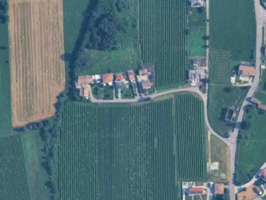 Immagine 17 di Stabile in vendita  in Via San Carlo a Volpago Del Montello