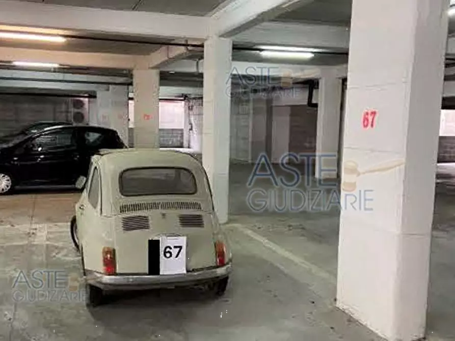 Immagine 2 di Posto auto in vendita  in  Via Monte Terminillo a L'aquila