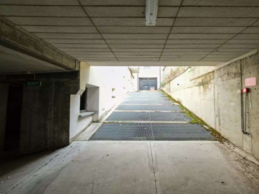 Immagine 1 di Garage in vendita  in Via Dante Alighieri a Arluno