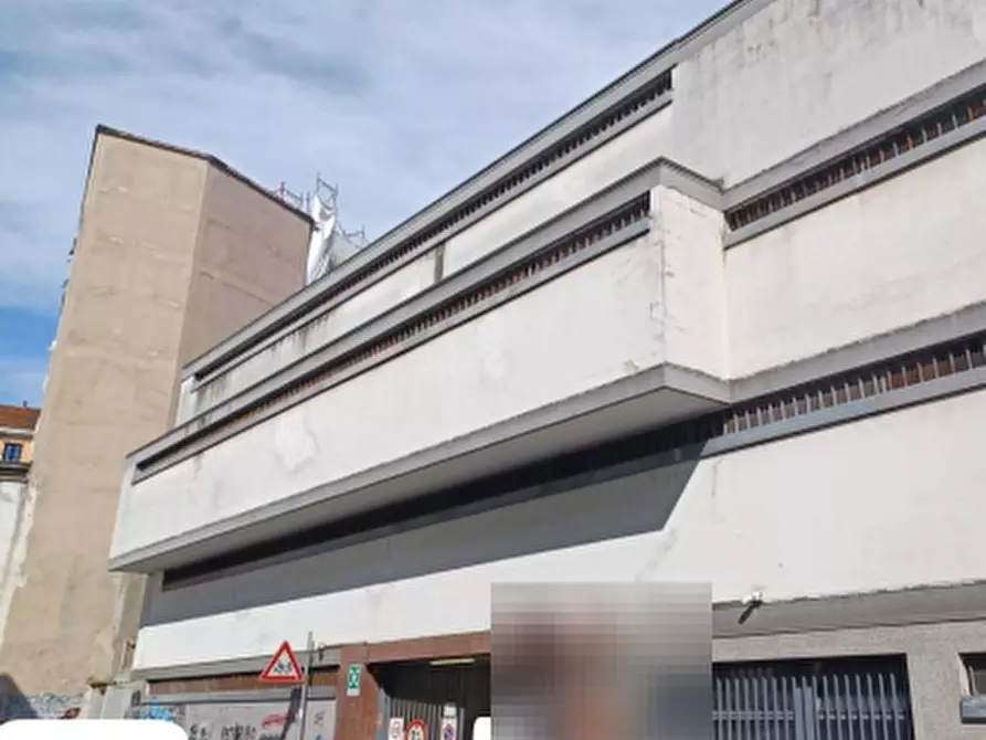 Immagine 6 di Garage in vendita  in Via Grazia Deledda  a Milano