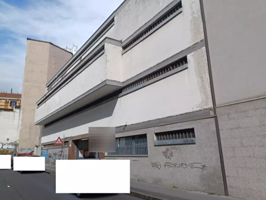 Immagine 7 di Garage in vendita  in Via Grazia Deledda  a Milano