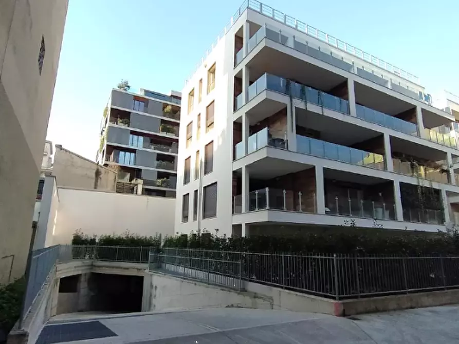 Immagine 2 di Garage in vendita  in Via Montevideo a Milano