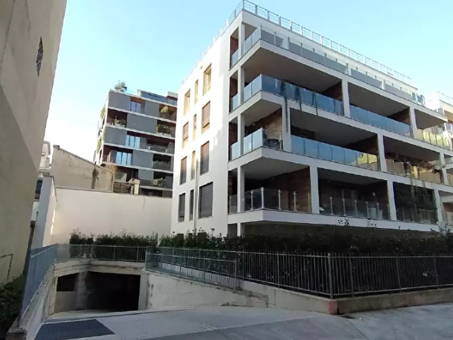 Immagine 1 di Garage in vendita  in Via Montevideo a Milano