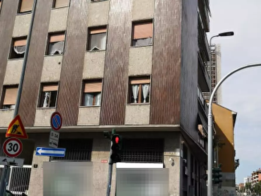 Immagine 2 di Magazzino in vendita  in Piazza Tirana a Milano