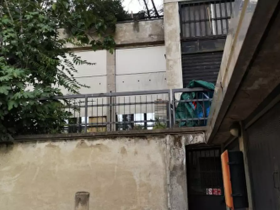 Immagine 1 di Magazzino in vendita  in Piazza Tirana a Milano