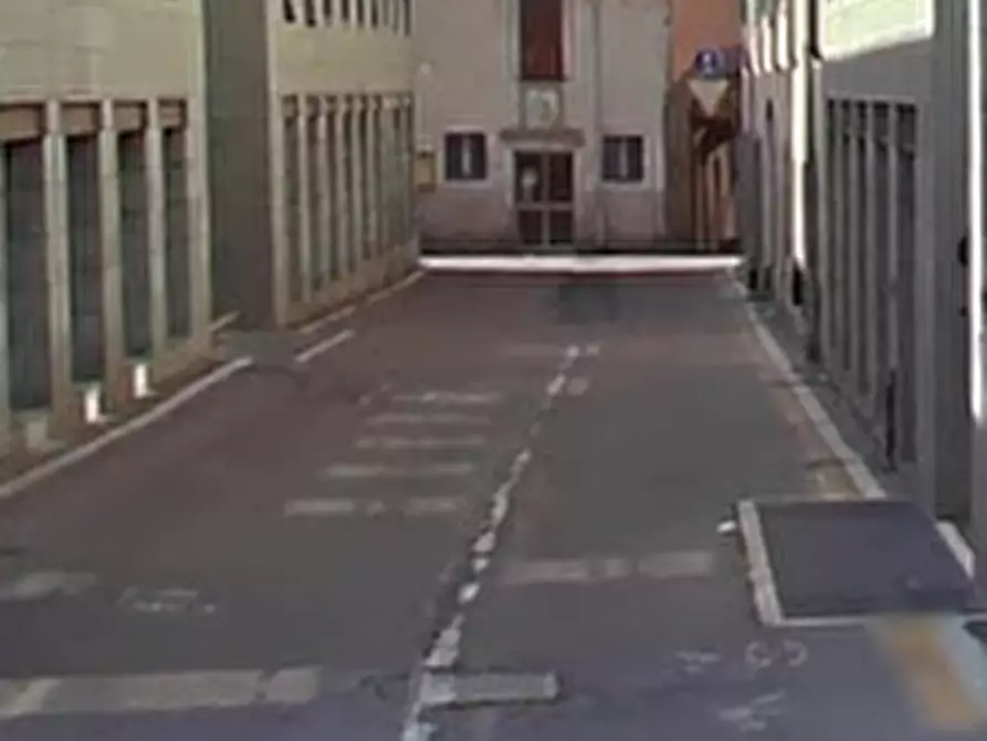 Immagine 3 di Negozio in vendita  in Via Monsignore Guglielmo Carozzi a Seriate