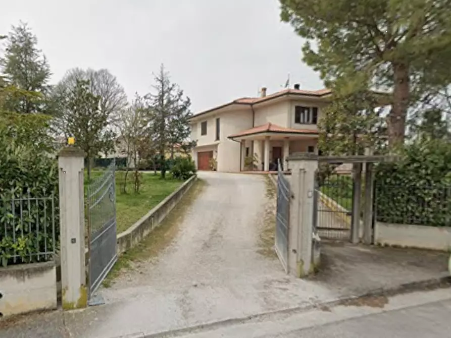 Immagine 7 di Villa in vendita  in Via Cardinali a Monte San Pietrangeli