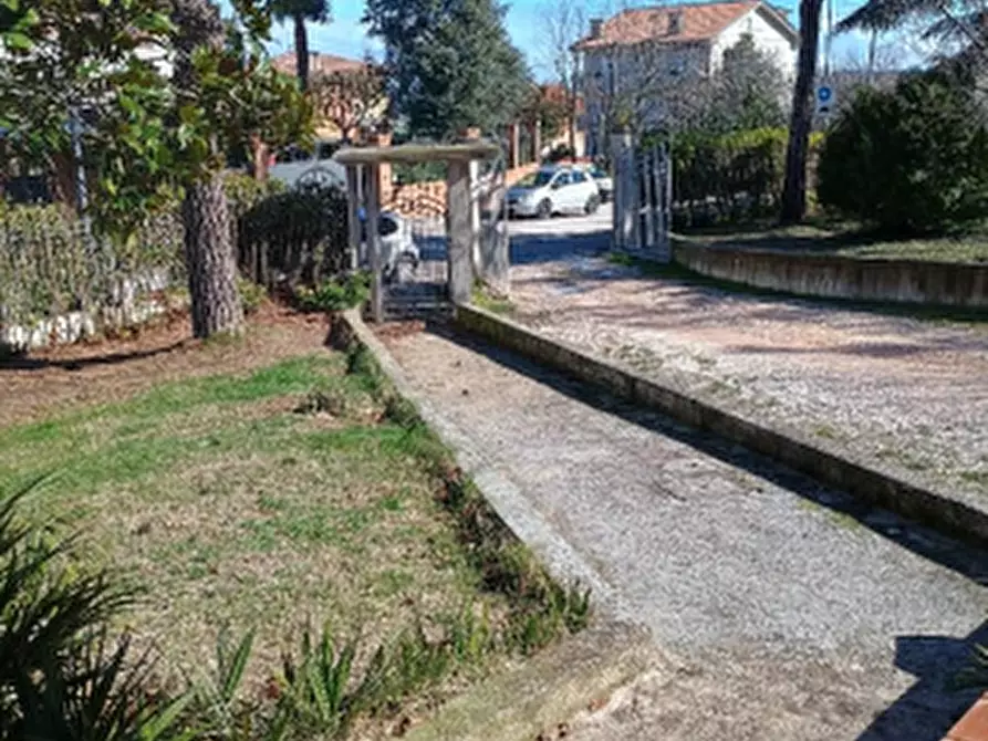 Immagine 10 di Villa in vendita  in Via Cardinali a Monte San Pietrangeli