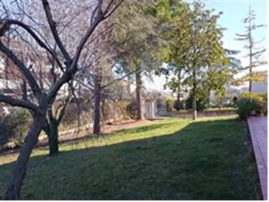 Immagine 11 di Villa in vendita  in Via Cardinali a Monte San Pietrangeli