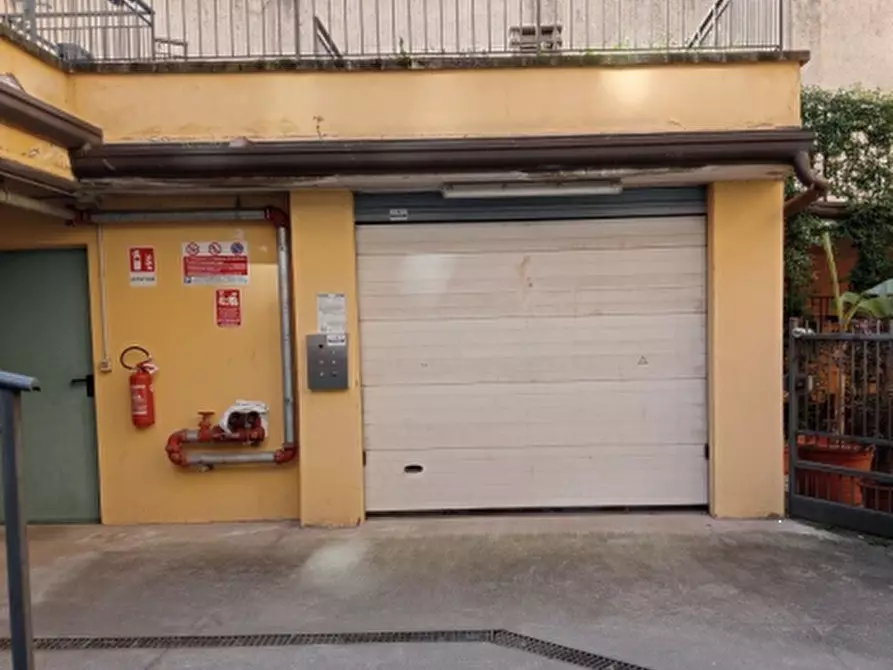 Immagine 1 di Garage in vendita  in Via Ambrogio Binda a Milano