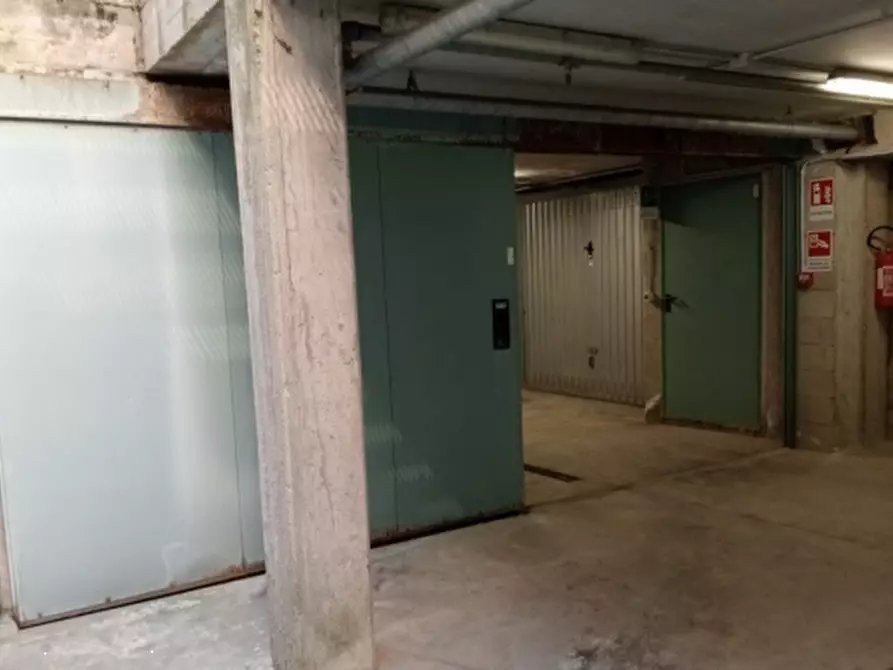 Immagine 3 di Garage in vendita  in Via Ambrogio Binda a Milano