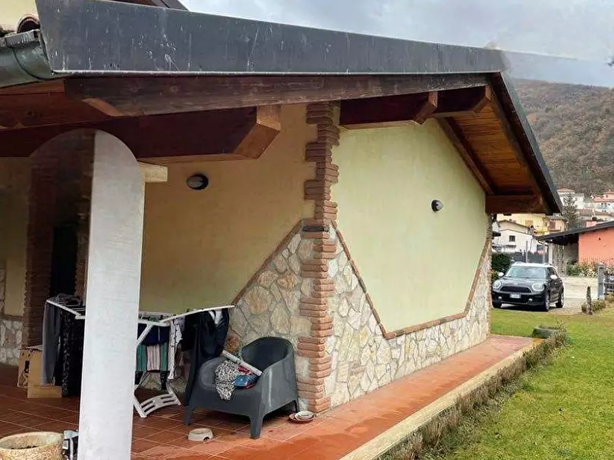 Immagine 3 di Villa in vendita  in  Via dell'aringo a L'aquila