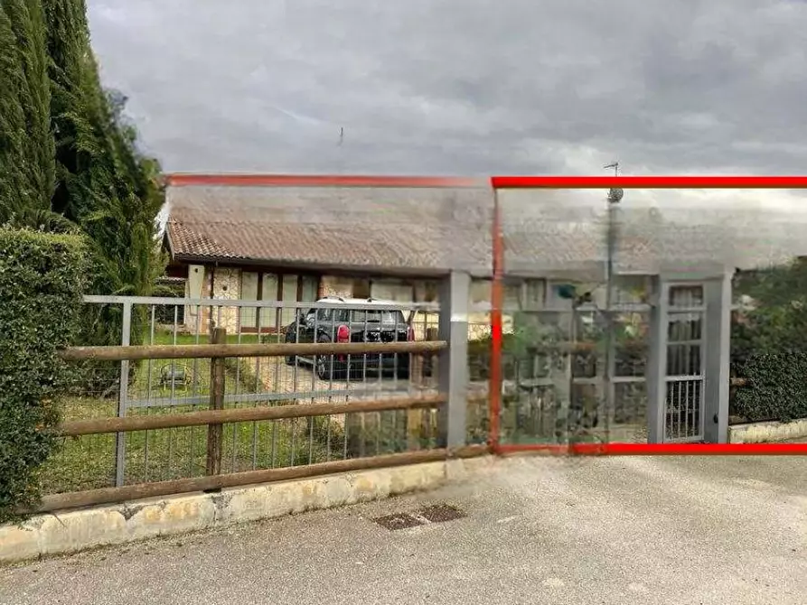 Immagine 4 di Villa in vendita  in  Via dell'aringo a L'aquila