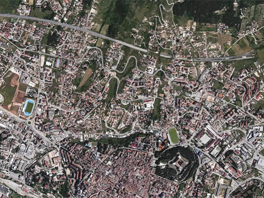 Immagine 1 di Magazzino in vendita  in Via Monte Terminillo a L'aquila