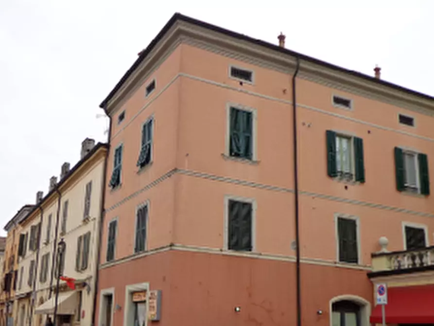 Immagine 1 di Negozio in vendita  in Piazza Giuseppe Garibaldi a Finale Emilia