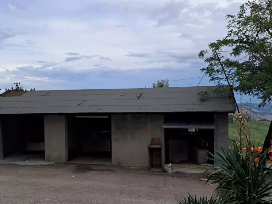 Immagine 1 di Garage in vendita  in Via Corciolano a Baiso