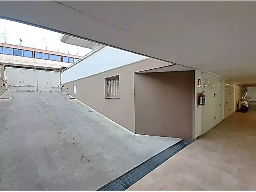 Immagine 1 di Garage in vendita  in Via Ungheria a Porto Sant'elpidio