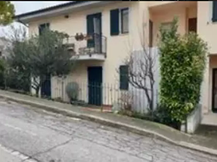 Immagine 1 di Appartamento in vendita  in Via Ugo Foscolo a Monte Urano
