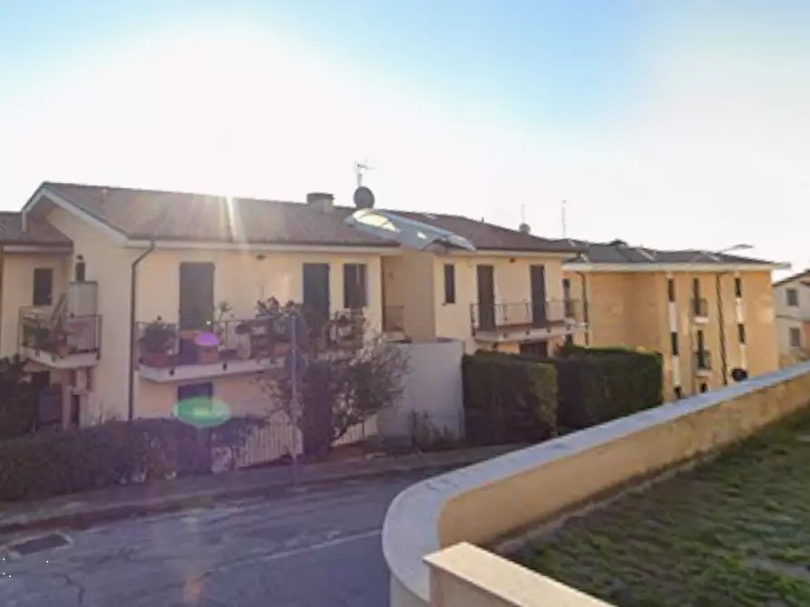 Immagine 5 di Appartamento in vendita  in Via Ugo Foscolo a Monte Urano