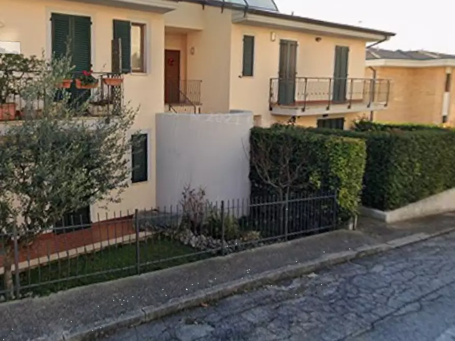 Immagine 11 di Appartamento in vendita  in Via Ugo Foscolo a Monte Urano