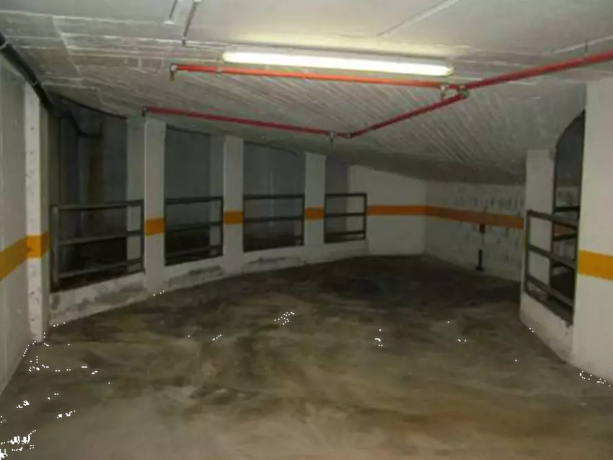 Immagine 2 di Posto auto in vendita  in Via Molinazzo a Milano