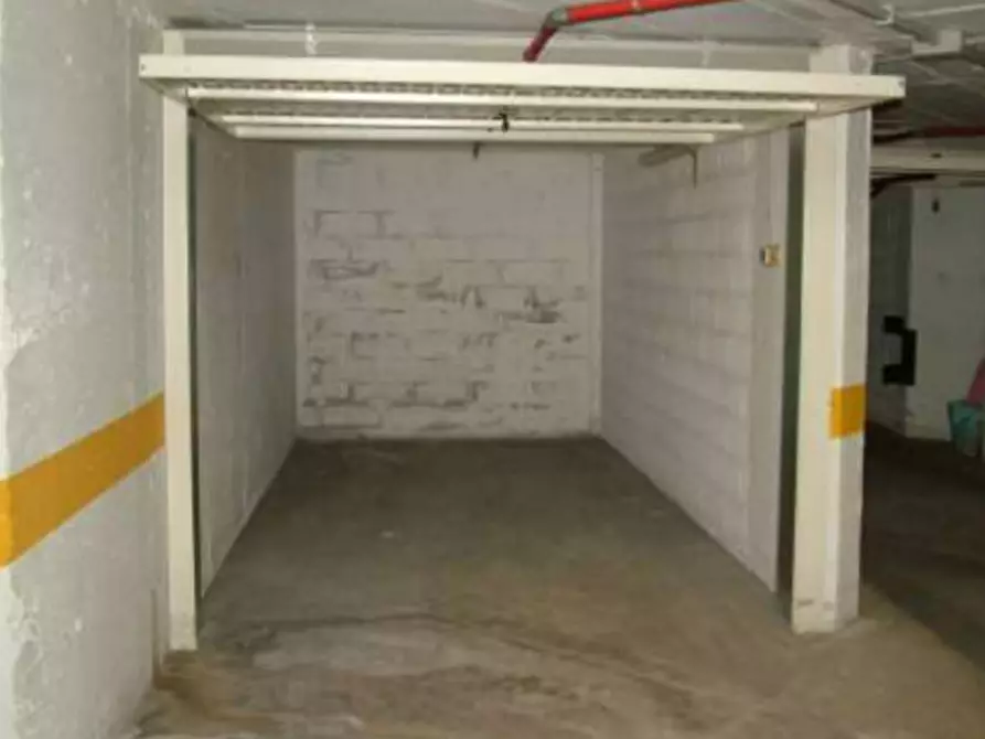 Immagine 3 di Posto auto in vendita  in Via Molinazzo a Milano
