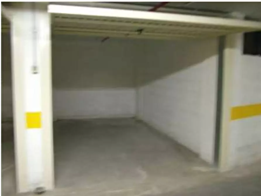 Immagine 4 di Posto auto in vendita  in Via Molinazzo a Milano